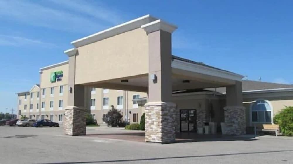 HOLIDAY INN EXPRESS & SUITES L0