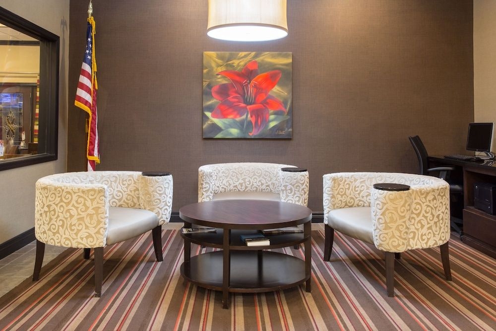 HOLIDAY INN EXPRESS & SUITES L2
