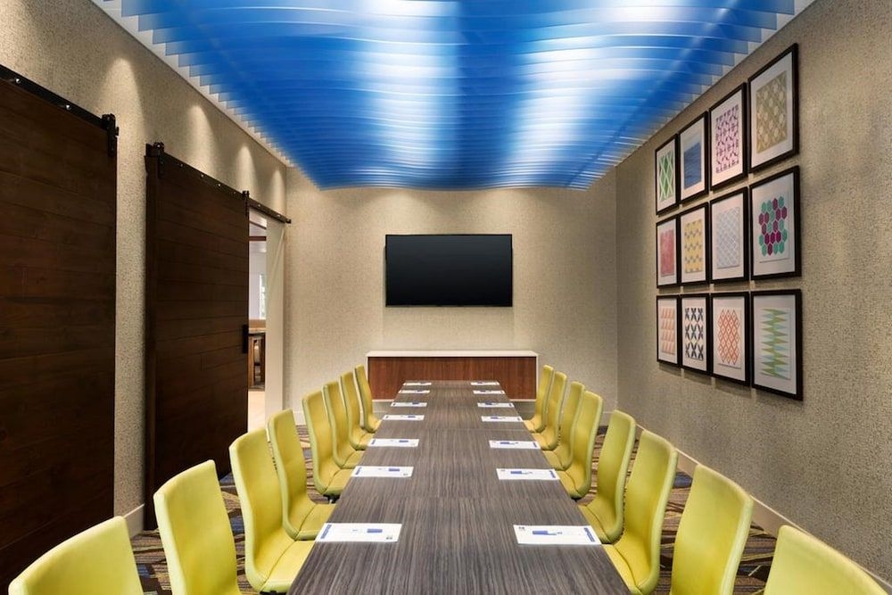 HOLIDAY INN EXPRESS EDGEWOOD-A3