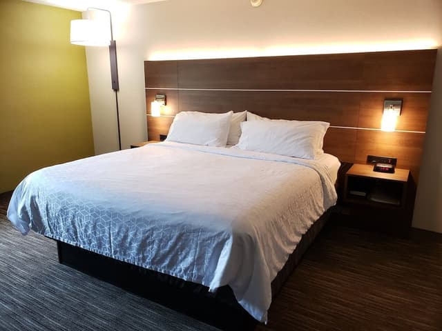 Standard Room, 1 King Bed, Accessible (Mobility)