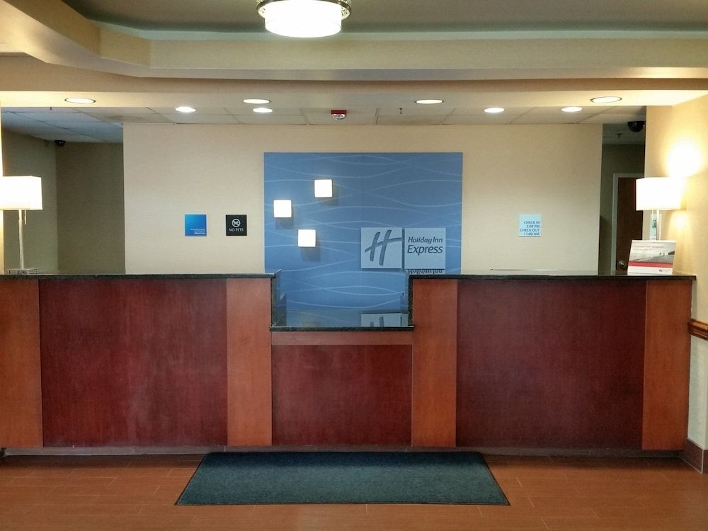 HOLIDAY INN EXPRESS EDGEWOOD-A4