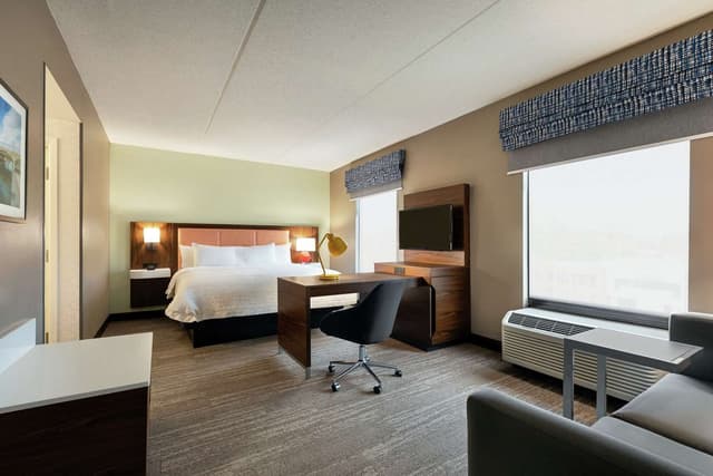 1 KING BED STUDIO SUITE NONSMOKING