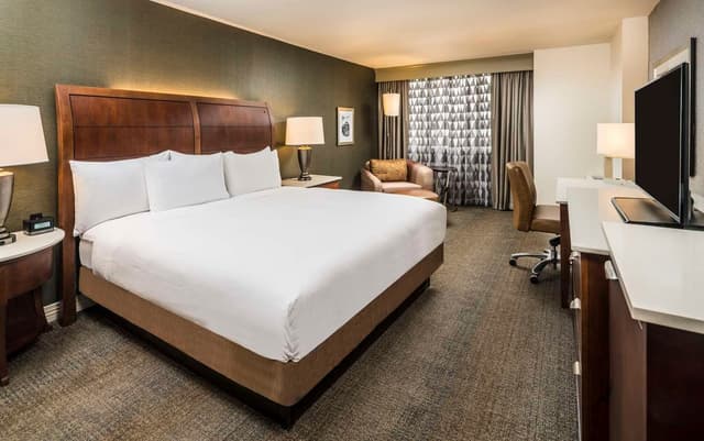 KING BED CITY VIEW