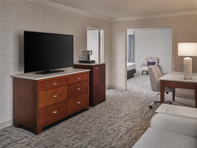 1 KING BED 1 BEDROOM SUITE