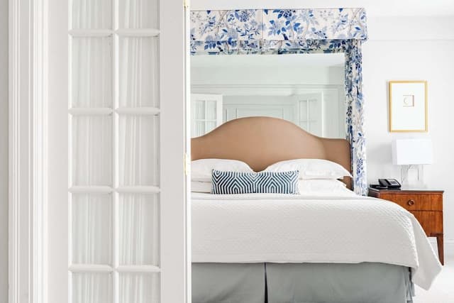 Suite, 1 King Bed with Sofa bed (King or Queen Bed)