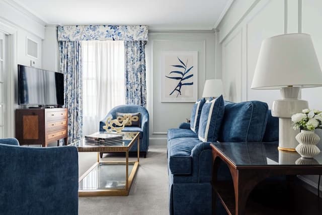 Suite, 1 King Bed with Sofa bed (King or Queen Bed)