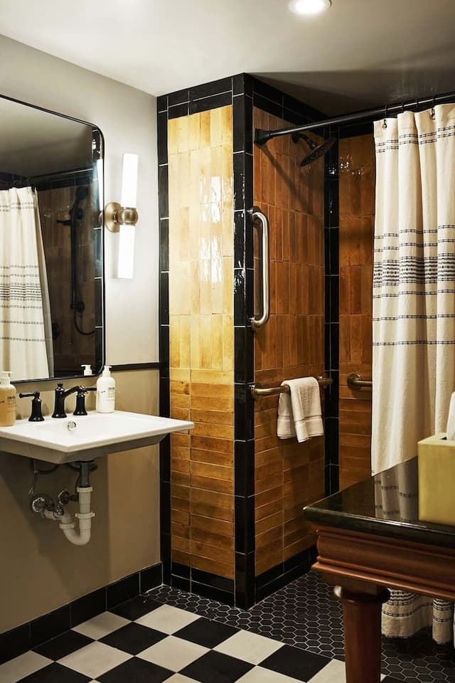 Deluxe Two King Suite