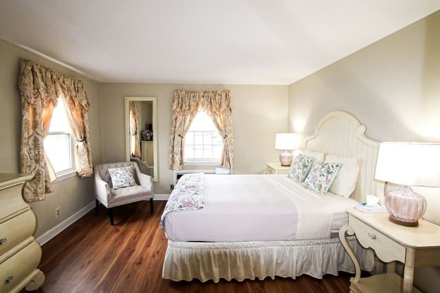 Suite, 1 Queen Bed and 1 Double Sofa Bed, Kitchen