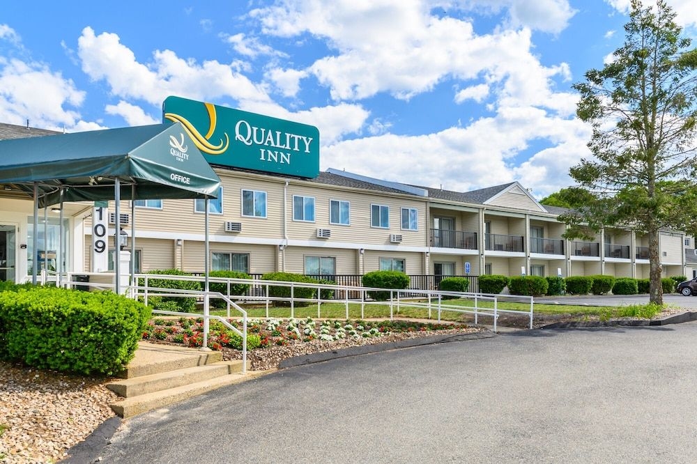 QUALITY INN BOURNE3