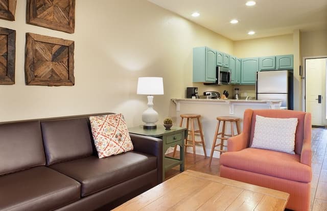 Suite, 3 Bedrooms