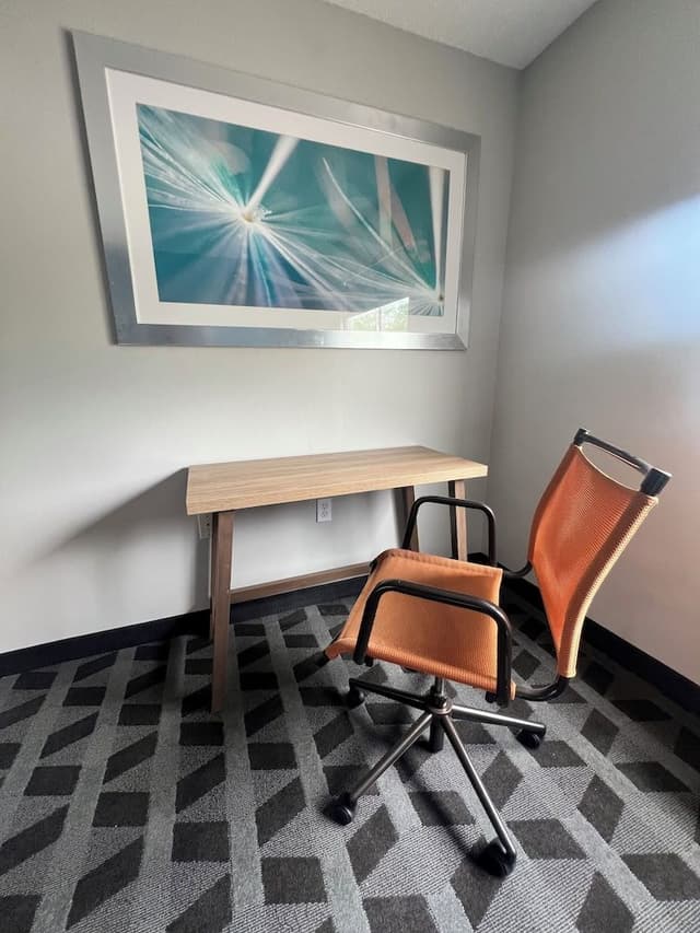 Basic Single Room, 1 King Bed, Non Smoking