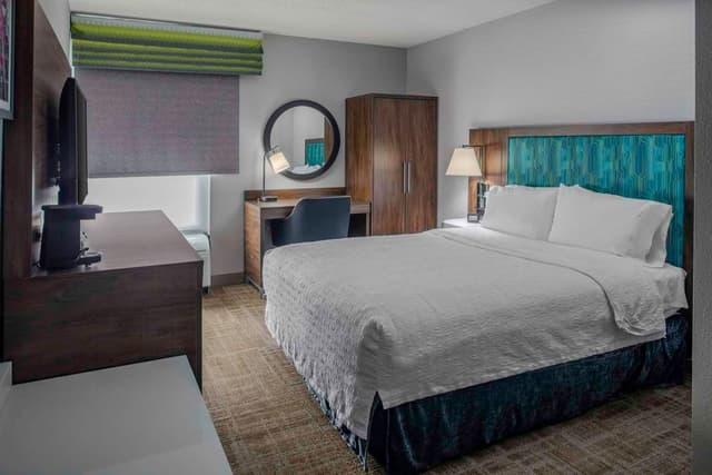 1 QUEEN BED W/TWIN SOFABED FRIDGE/MICRO NS