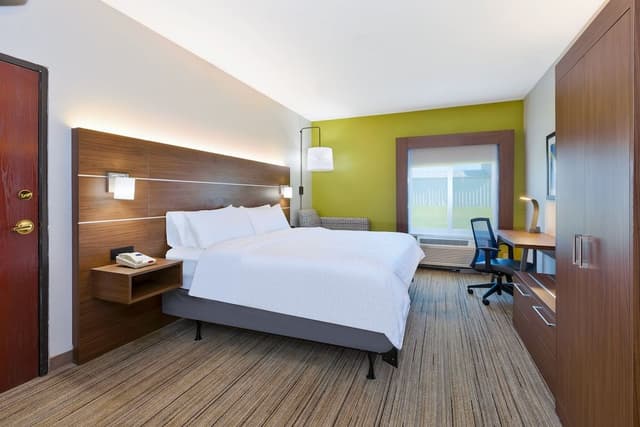 Standard Room, 1 King Bed