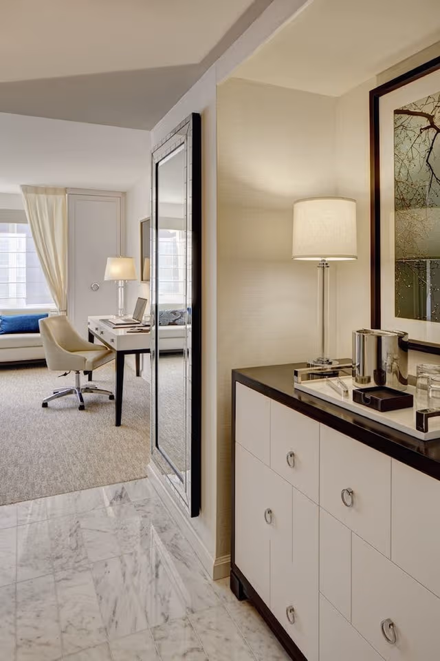 Junior Suite, 1 Queen Bed (Club Level)