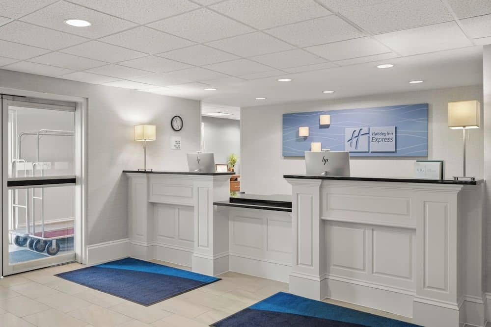 HOLIDAY INN EXPRESS & SUITES N HOLIDAY INN EXPRESS & SUITES N