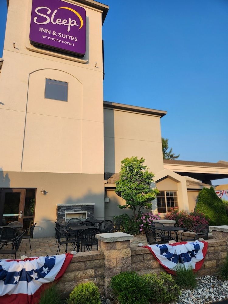 SLEEP INN & SUITES2