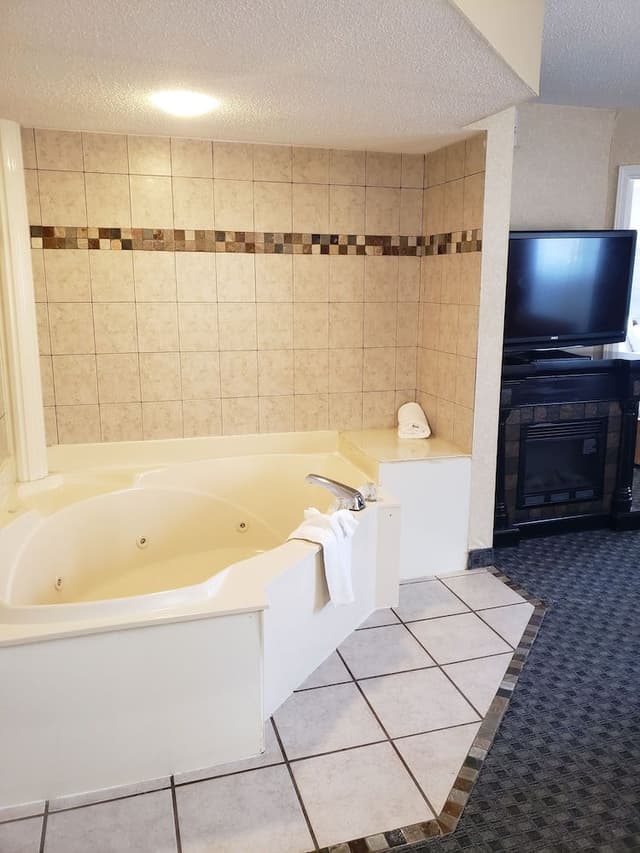 Superior Suite, 1 King Bed with Sofa bed, Jetted Tub (One-Bedroom)