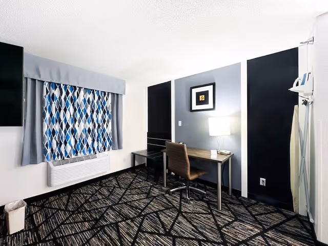 Suite, 1 King Bed, Non Smoking, Hot Tub