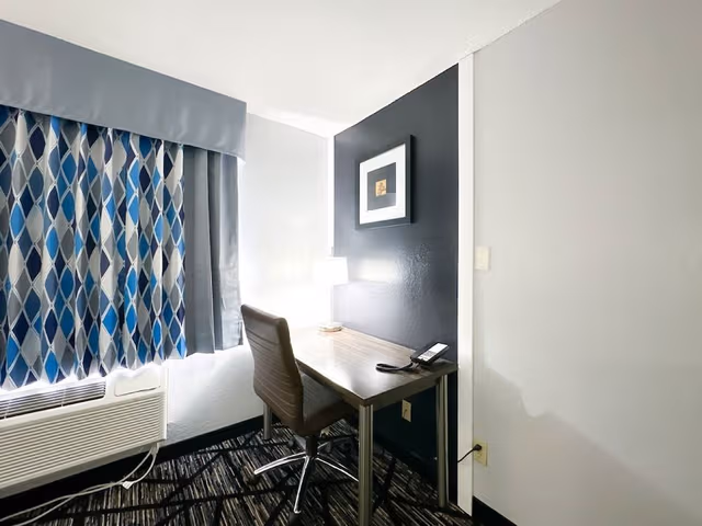 Suite, 1 King Bed, Non Smoking, Hot Tub