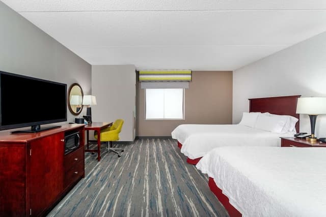 2 Queens Mobility Accessible Room w/ Tub