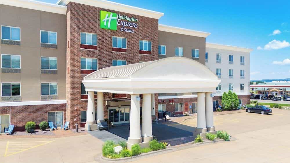 HOLIDAY INN EXPRESS & SUITES W