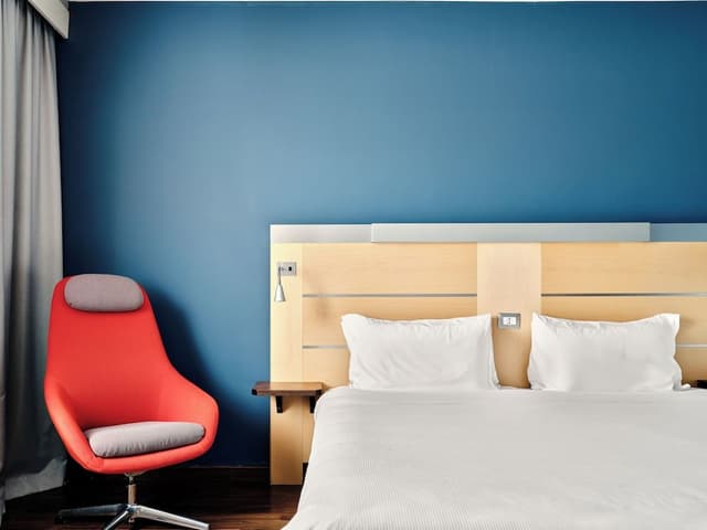 Standard Room, 1 Queen Bed (Free Breakfast)