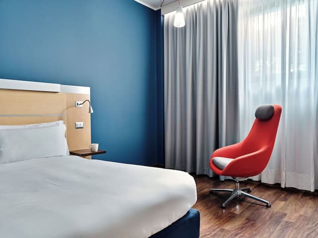 Standard Room, 1 Queen Bed (Free Breakfast)