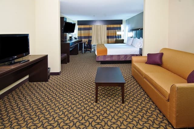 Suite, 1 King Bed, Accessible, Non Smoking (Mobility)