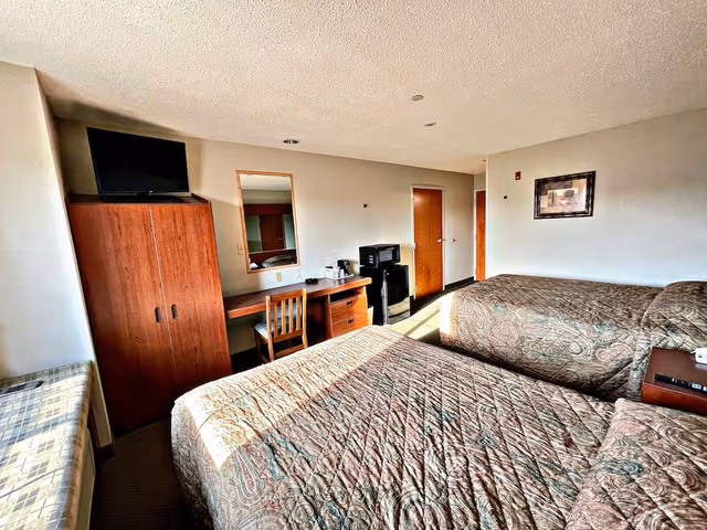 Double Room, 2 Queen Beds, Smoking, Private Bathroom