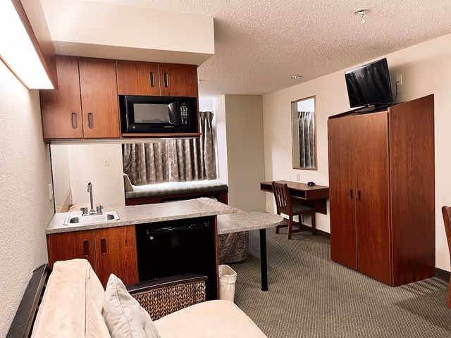 Single Room, 1 Queen Bed, Smoking