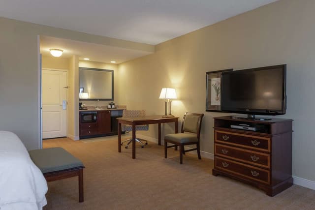 1 KING BED STUDIO SUITE NONSMOKING