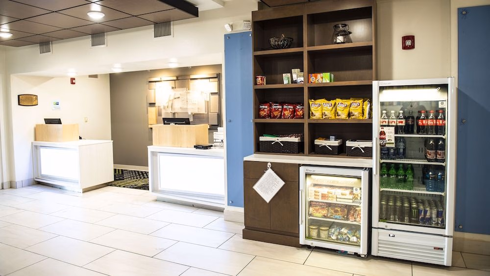 HOLIDAY INN EXPRESS & SUITES S4