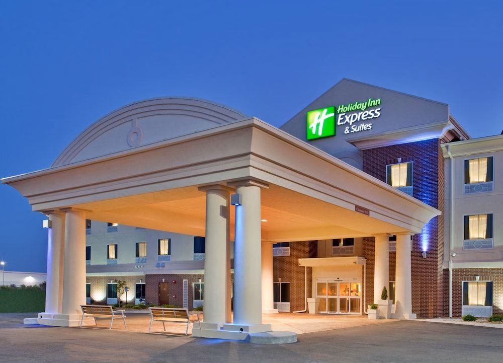 HOLIDAY INN EXPRESS & SUITES S1