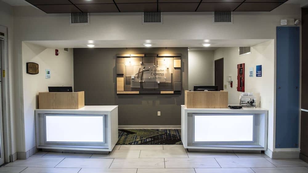 HOLIDAY INN EXPRESS & SUITES S HOLIDAY INN EXPRESS & SUITES S
