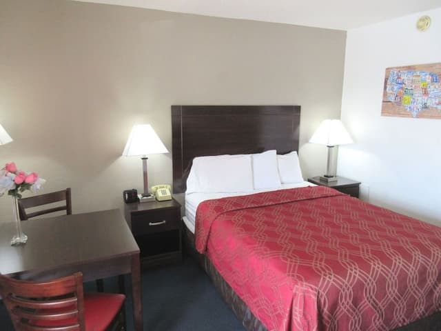 Standard Room, 1 Queen Bed, Non Smoking, Ground Floor