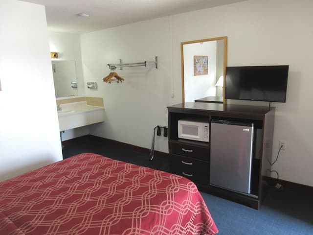 Standard Room, 1 Queen Bed, Non Smoking, Ground Floor