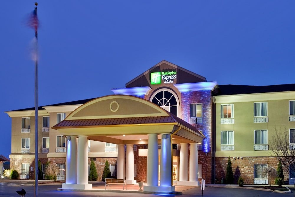 HOLIDAY INN EXPRESS & SUITES F2