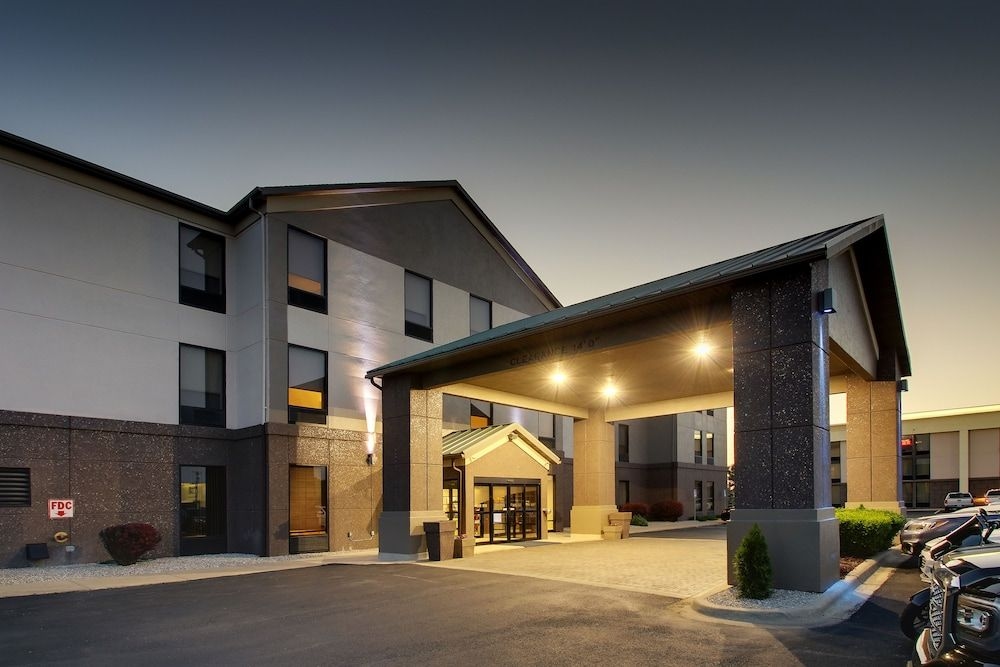HOLIDAY INN EXPRESS & SUITES L3