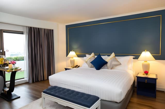 Grand Jacuzzi Suite Room