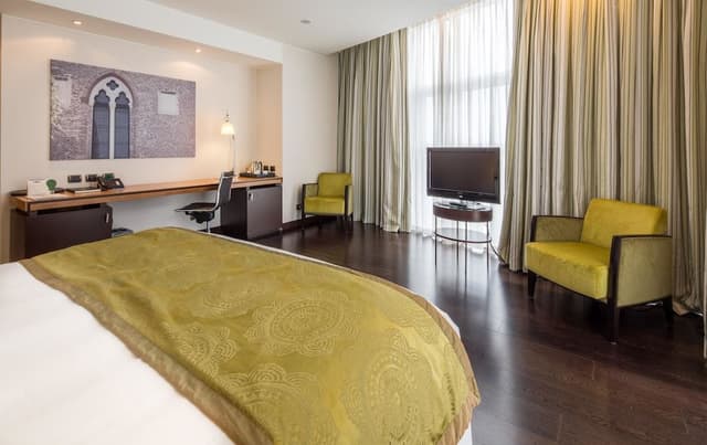 Suite, 1 King Bed, Connecting Rooms