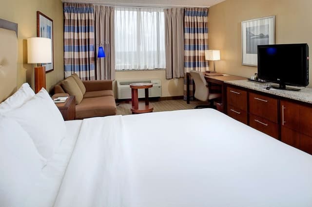Deluxe Room, 1 King Bed with Sofa bed
