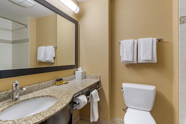 Family Suite , 1 King Bed and Separate Room with 2 Twin Beds