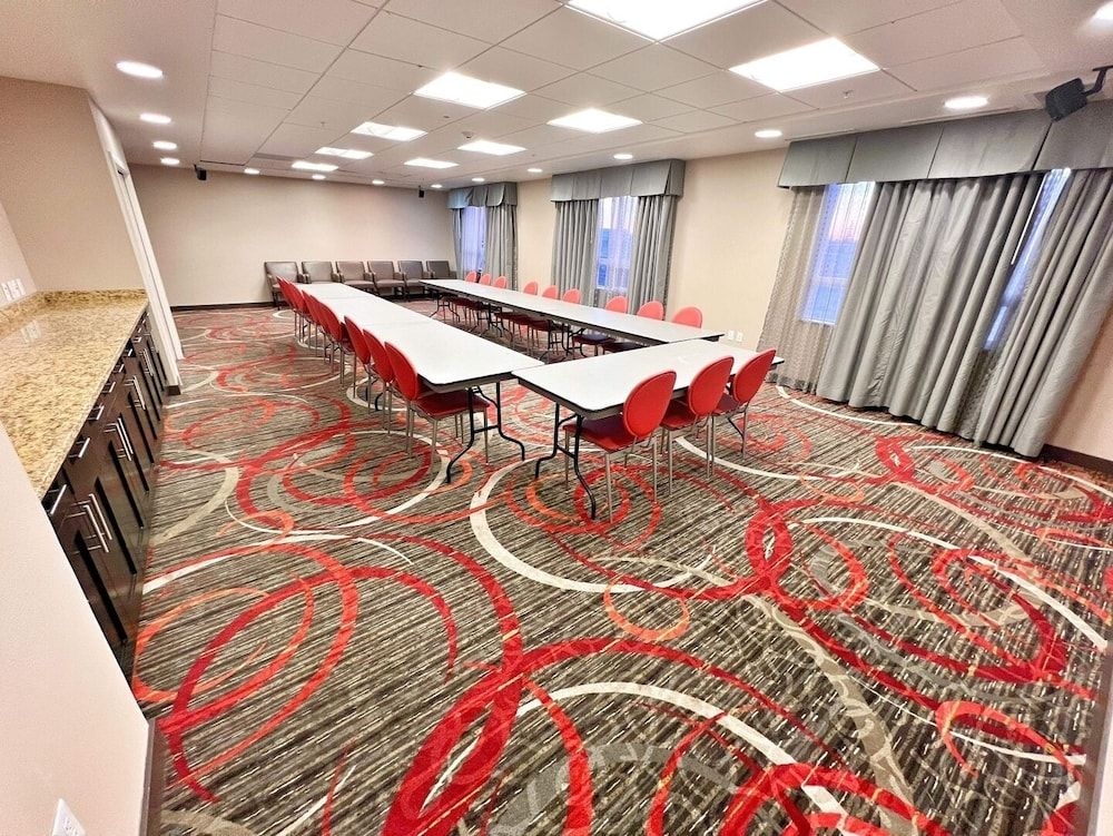 Holiday Inn Express Hotel & Suites Bonnyville2