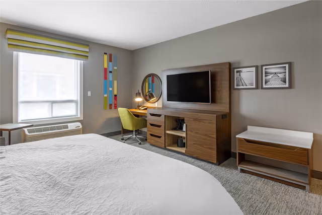 1 KING BED ACCESSIBLE ROOM NONSMOKING