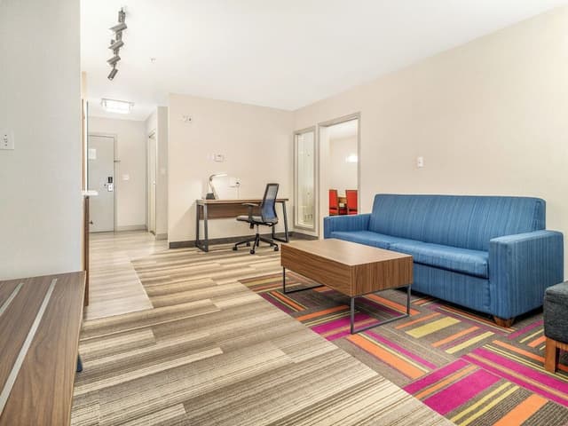 Suite, 1 Bedroom (Meeting Area)