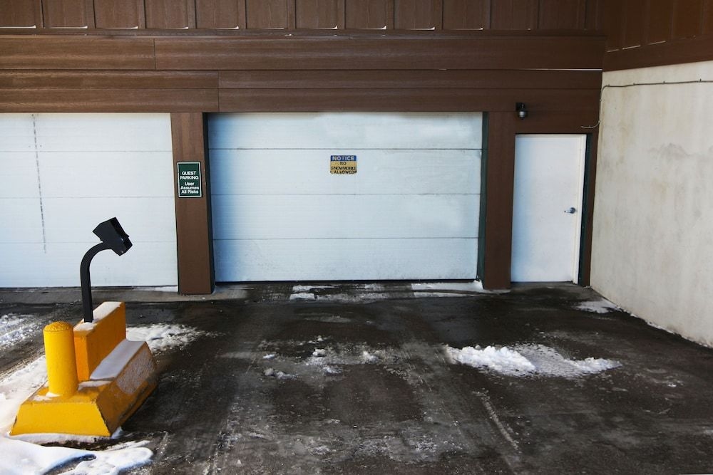 Gray Wolf Inn & Suites at West Yellow Stone4
