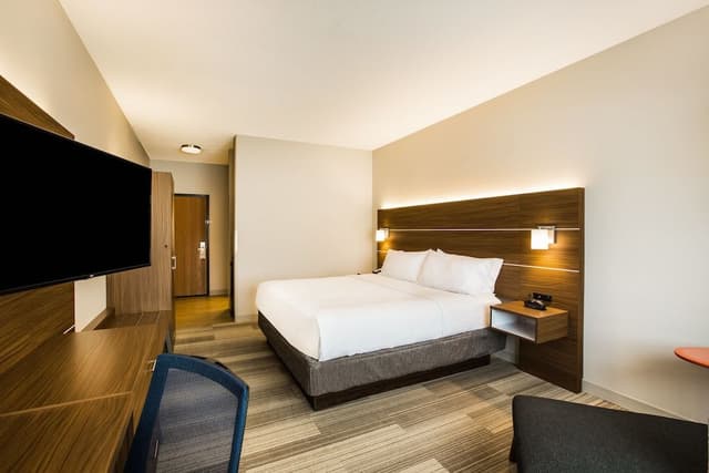 Standard Room, 1 King Bed, Accessible, Non Smoking (Communication, Accessible Tub)