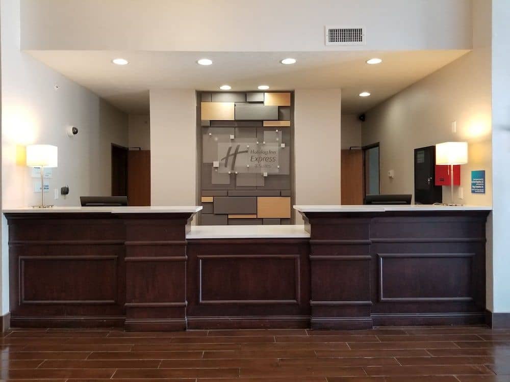 HOLIDAY INN EXPRESS & SUITES O HOLIDAY INN EXPRESS & SUITES O