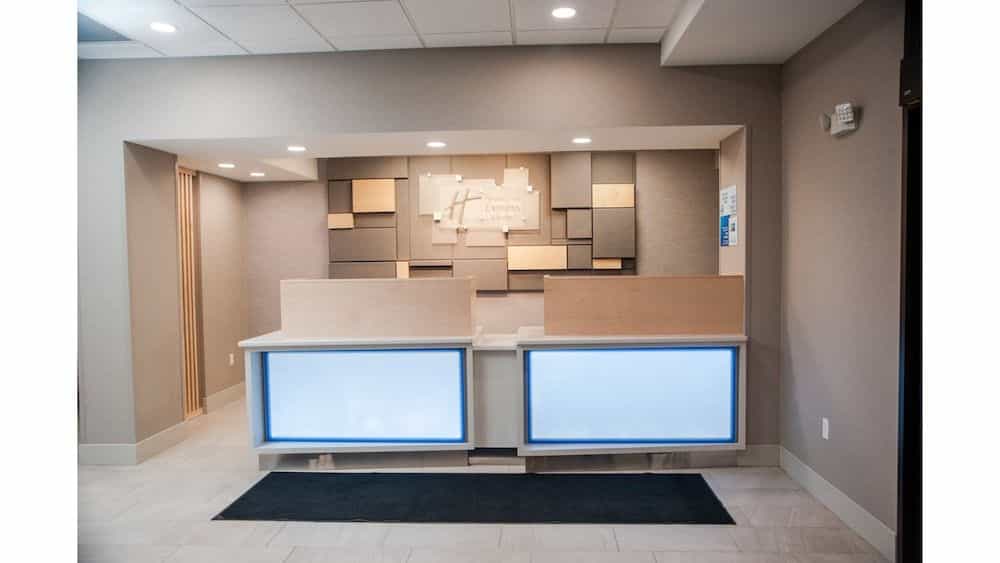 HOLIDAY INN EXPRESS & SUITES N