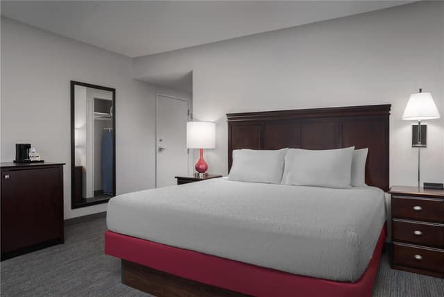 1 KING BED NONSMOKING